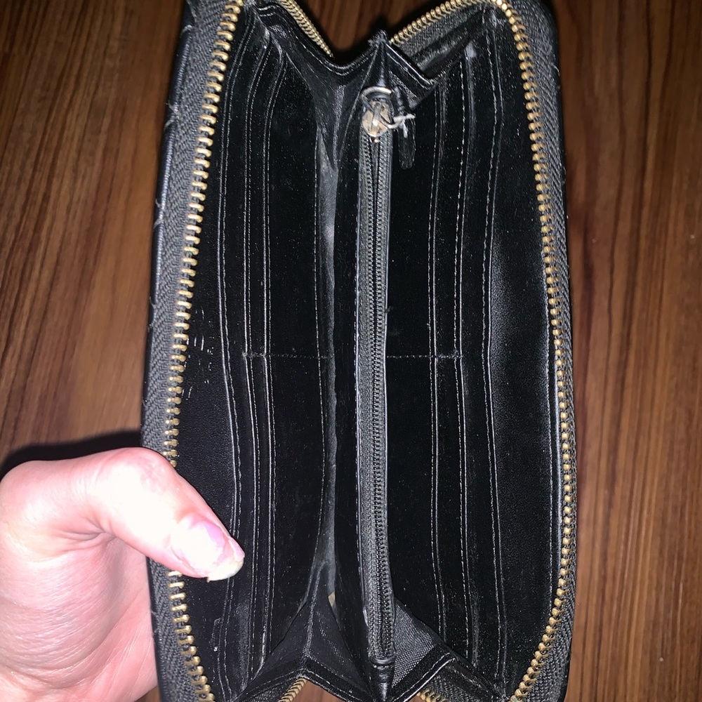 BCBG Black and Gold Wallet - Picture 3 of 4